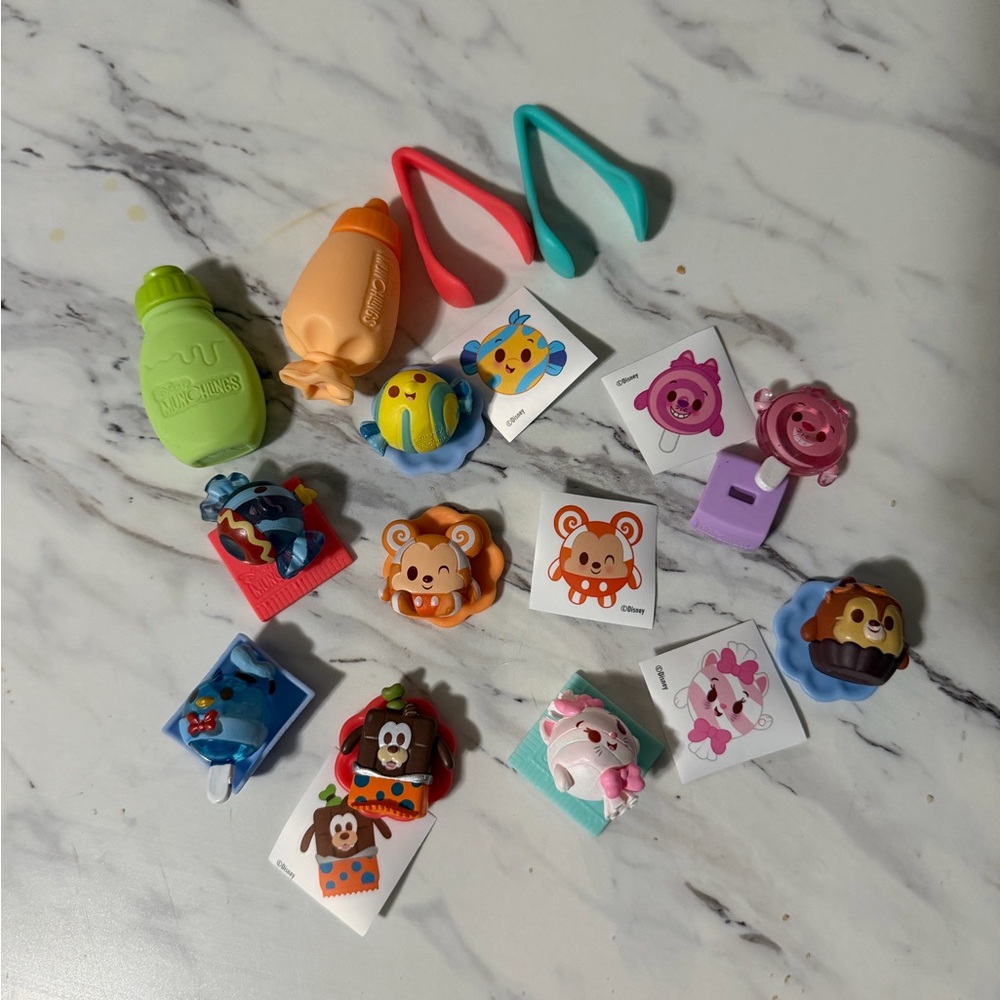 Disney Candy mini munch Munchlings lot Donald goofy Marie chip Mickey dumbo cat